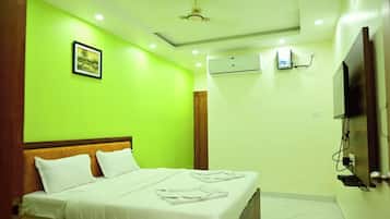 Hypo-allergenic bedding, desk, soundproofing, free WiFi