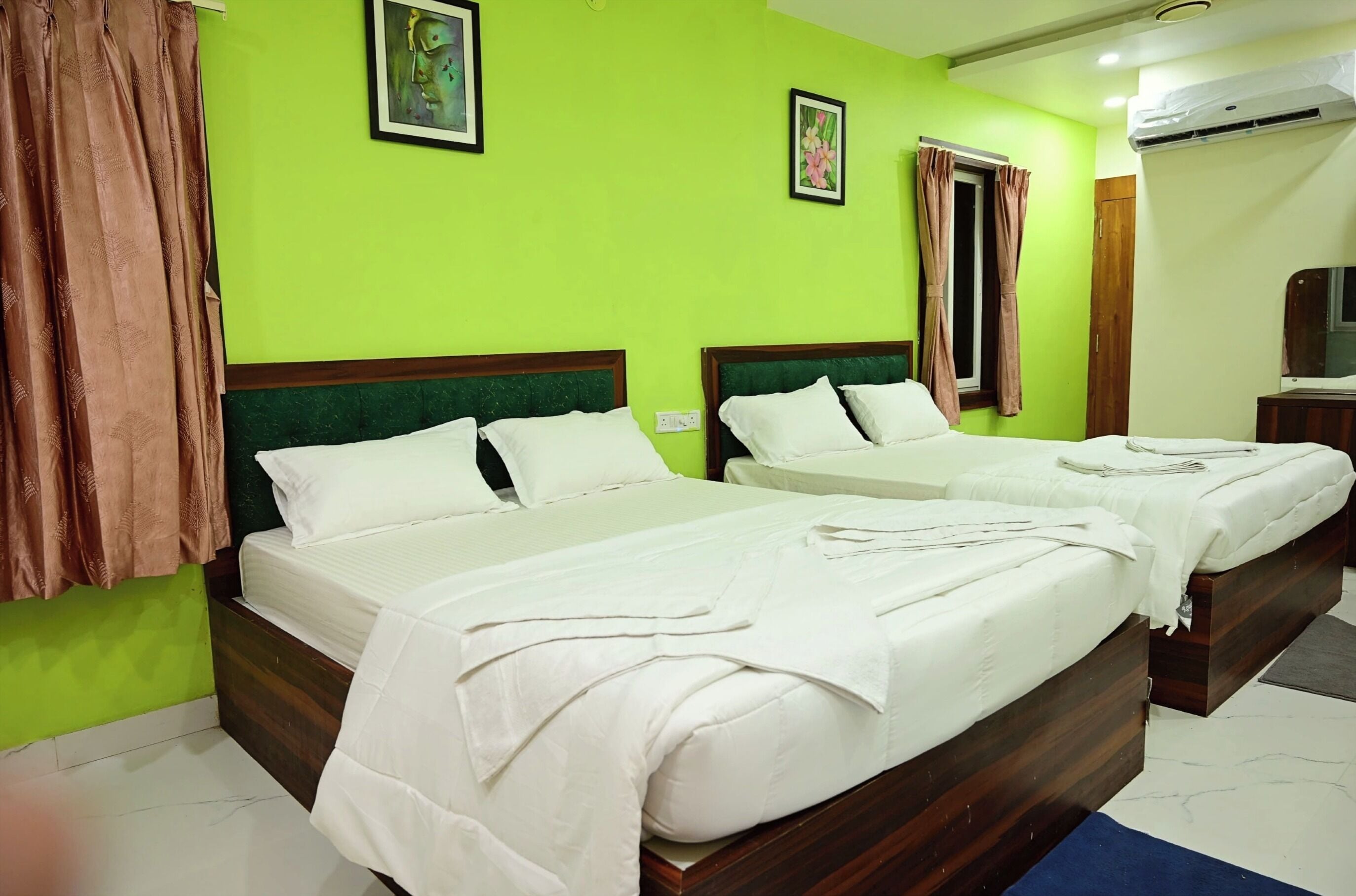 Family Double Room, Air conditioning | Hypo-allergenic bedding, desk, soundproofing, free WiFi