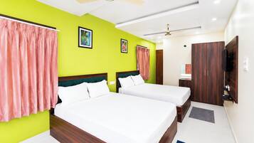 Family Double Room, Air conditioning | Hypo-allergenic bedding, desk, soundproofing, free WiFi
