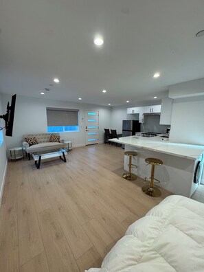 Interior - Cozy and Private Studio with Laundry and AC (Los Angeles)