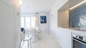 Fridge, dishwasher, cookware/dishes/utensils