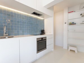 ثلاجة، غسالة أطباق، مستلزمات طهي/أطباق/أوعية