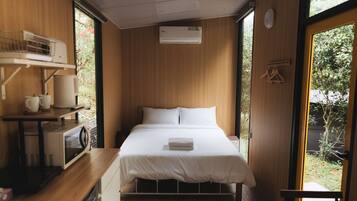 1 bedroom, bed sheets