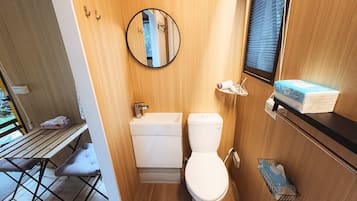 Bruser, hårtørrer, håndklæder, Shampoo