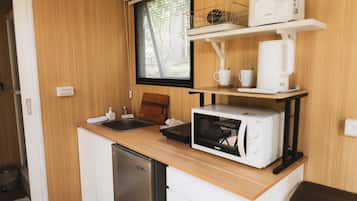 Fridge, microwave, stovetop, electric kettle