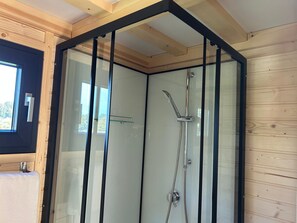 Shower, hair dryer - Tiny Escape Vassingso by Tiny Away (Onsala)
