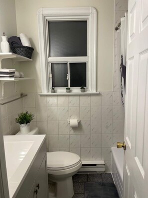 Hårføner, håndklær, såpe og toalettpapir