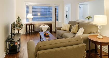 Tranquil 2-bedroom house in Central Toronto with 1 Parking