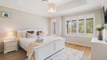 4 bedrooms, iron/ironing board, internet, bed sheets