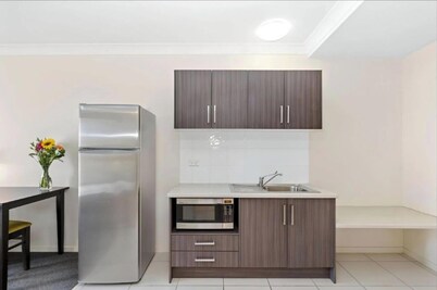 Discovery Parks Blackwater Central Motel