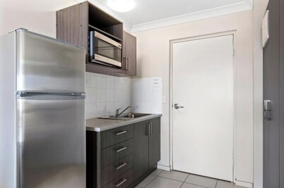 Discovery Parks Blackwater Central Motel