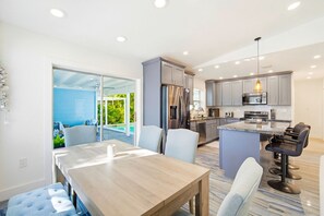 Fridge, microwave, oven, stovetop - Casa del Sol (Key West)