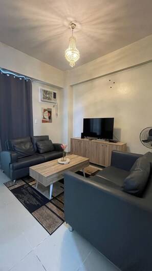 Room, 1 Bedroom, Balcony | Living room