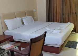 Habitación doble Deluxe | Ropa de cama hipoalergénica, escritorio y wifi gratis