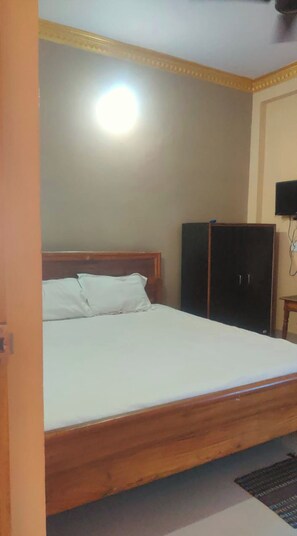 Hypo-allergenic bedding, desk, free WiFi - Hotel JM International Puri (Puri)