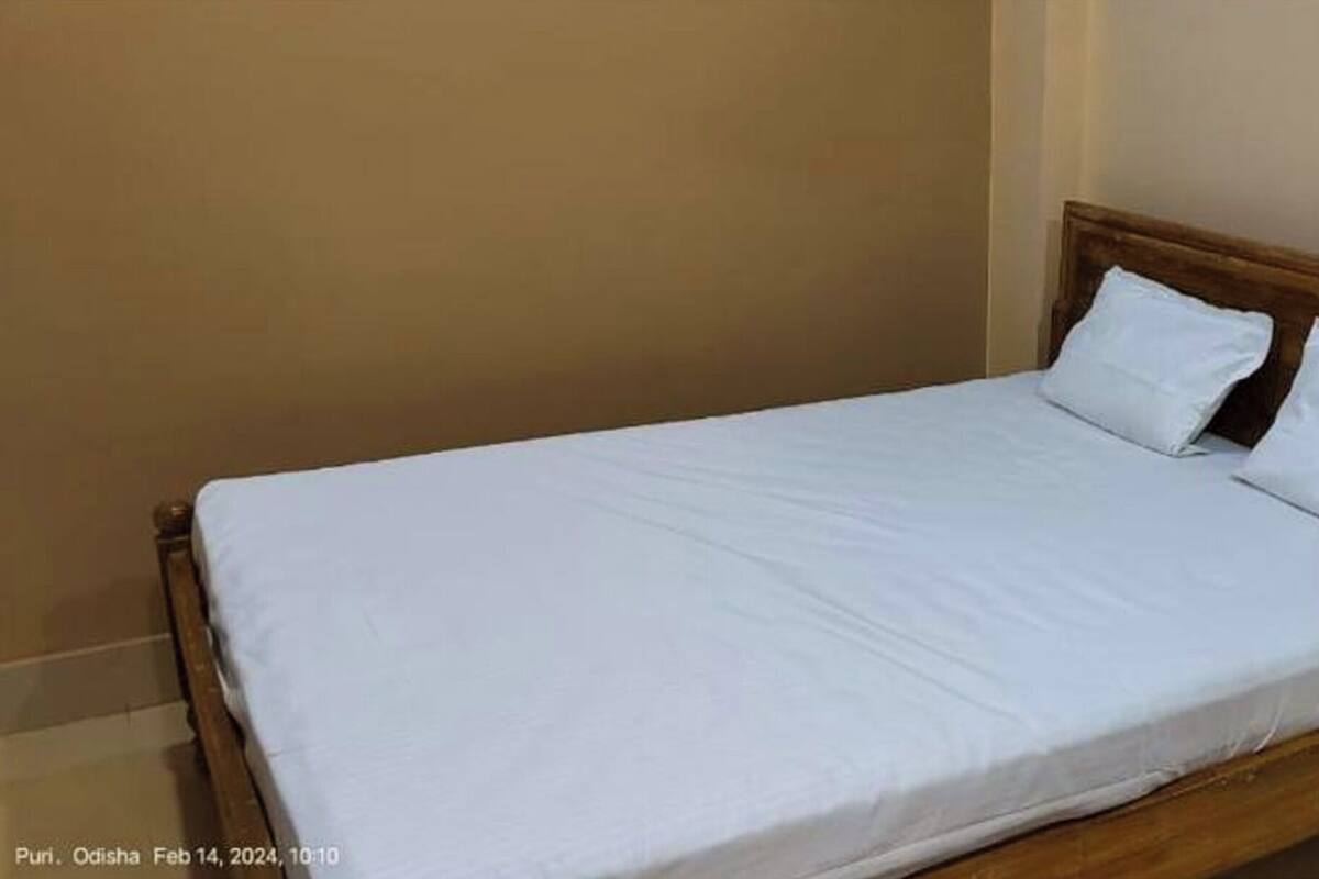 Ropa de cama hipoalergénica, escritorio y wifi gratis