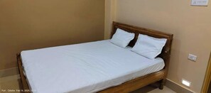 Ropa de cama hipoalergénica, escritorio y wifi gratis