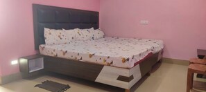 Hypo-allergenic bedding, desk, free WiFi - Hotel JM International Puri (Puri)