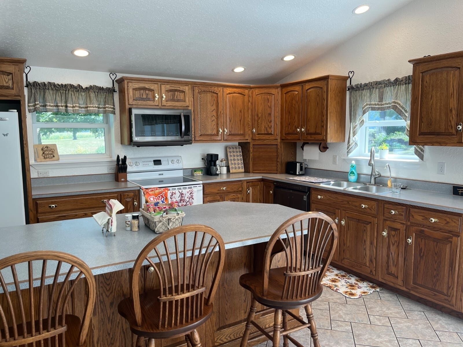 冰箱、微波炉、烤箱、炉灶