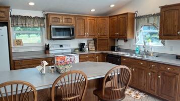 Køleskab, mikrobølgeovn, ovn, kogeplade