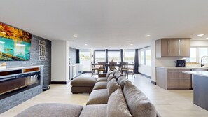 Smart TV, fireplace, stereo