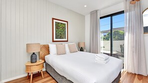 1 soverom, skrivebord, wi-fi (inkludert) og sengetøy