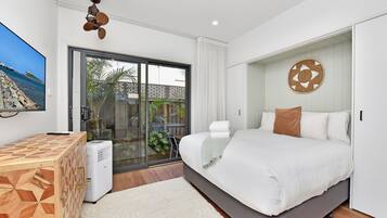 1 bedroom, desk, free WiFi, bed sheets