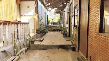 Chambre Quadruple Familiale, vue partielle sur la mer