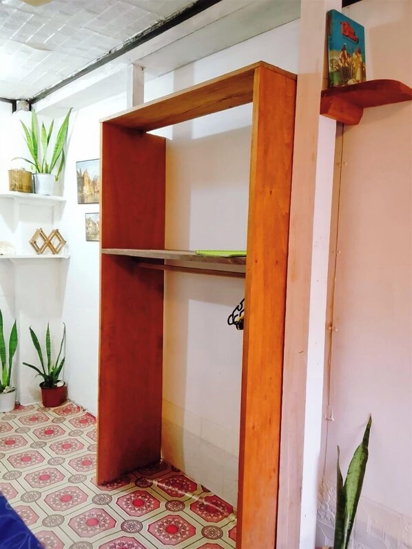 Habitación cuádruple familiar, vista parcial al mar