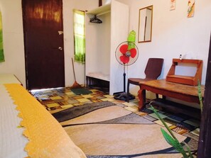 Habitación cuádruple familiar, vista parcial al mar