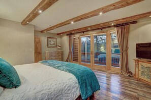 4 bedrooms - 4-bedroom Chalet in 8 Minutes from Downtown Breck (Breckenridge)