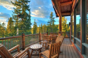 Terrace/patio - 4-bedroom Chalet in 8 Minutes from Downtown Breck (Breckenridge)