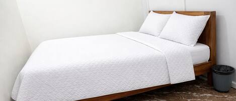 Chambre Deluxe double, climatisation | Literie hypoallergĂ©nique, bureau, systĂšme dâinsonorisation