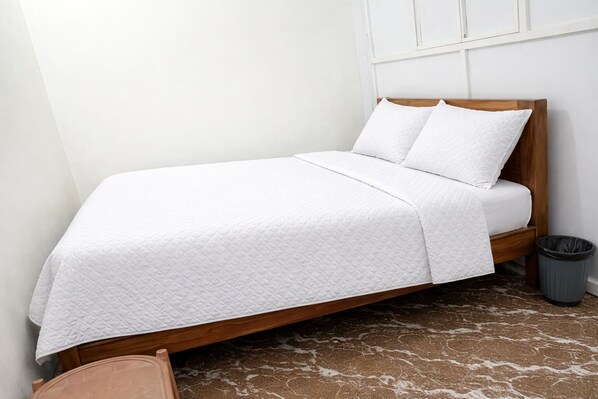 Deluxe Double Room, Air conditioning | Hypo-allergenic bedding, desk, soundproofing, free WiFi