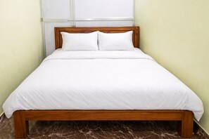 Deluxe Double Room, Air conditioning | Hypo-allergenic bedding, desk, soundproofing, free WiFi