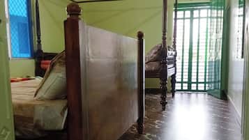 Deluxe Quadruple Room, Air conditioning | Hypo-allergenic bedding, desk, soundproofing, free WiFi