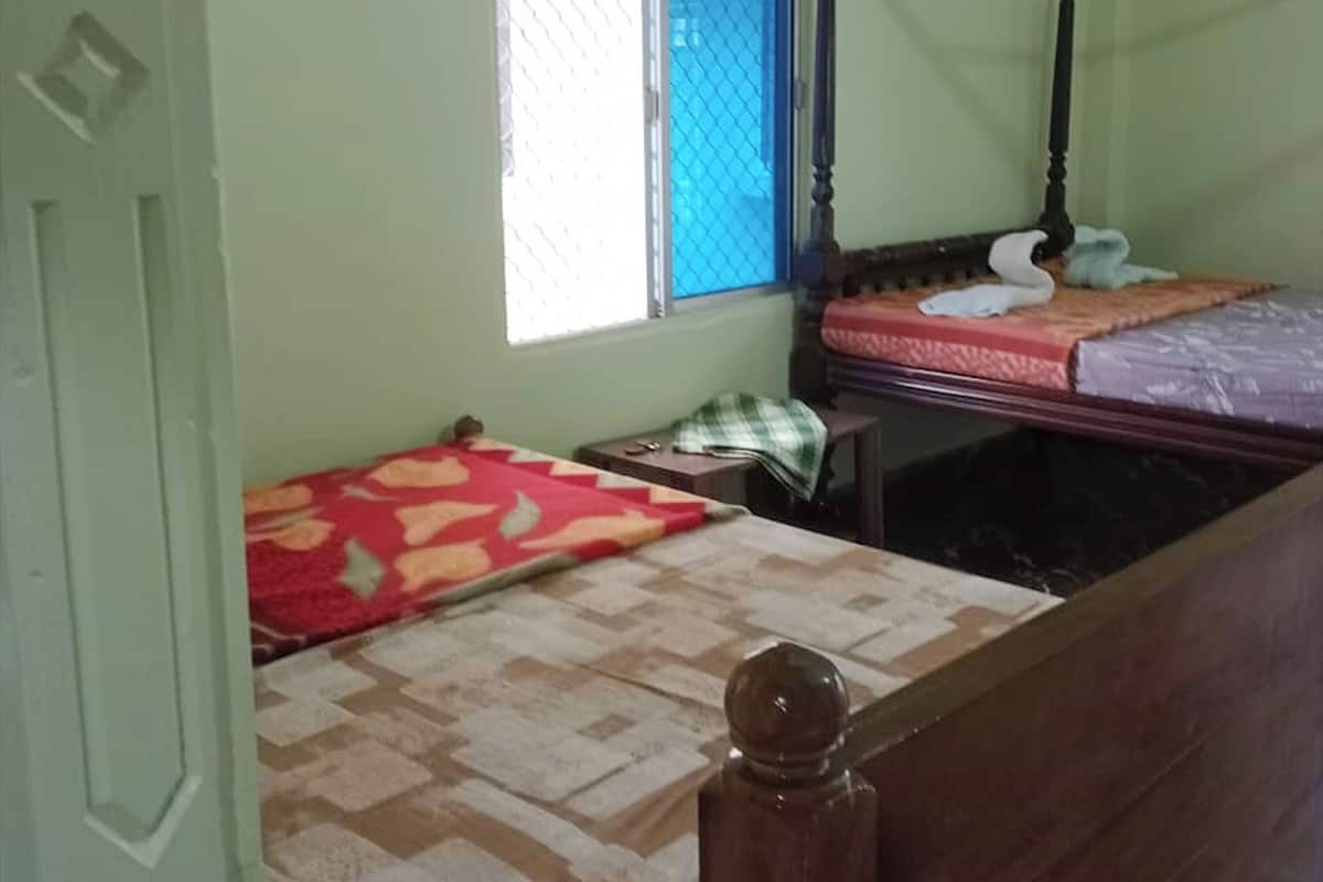 Hypo-allergenic bedding, desk, soundproofing, free WiFi