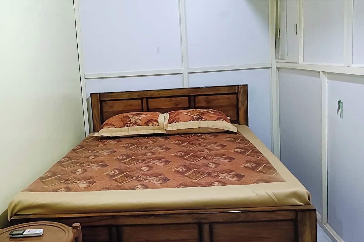 Deluxe Double Room, Air conditioning | Hypo-allergenic bedding, desk, soundproofing, free WiFi