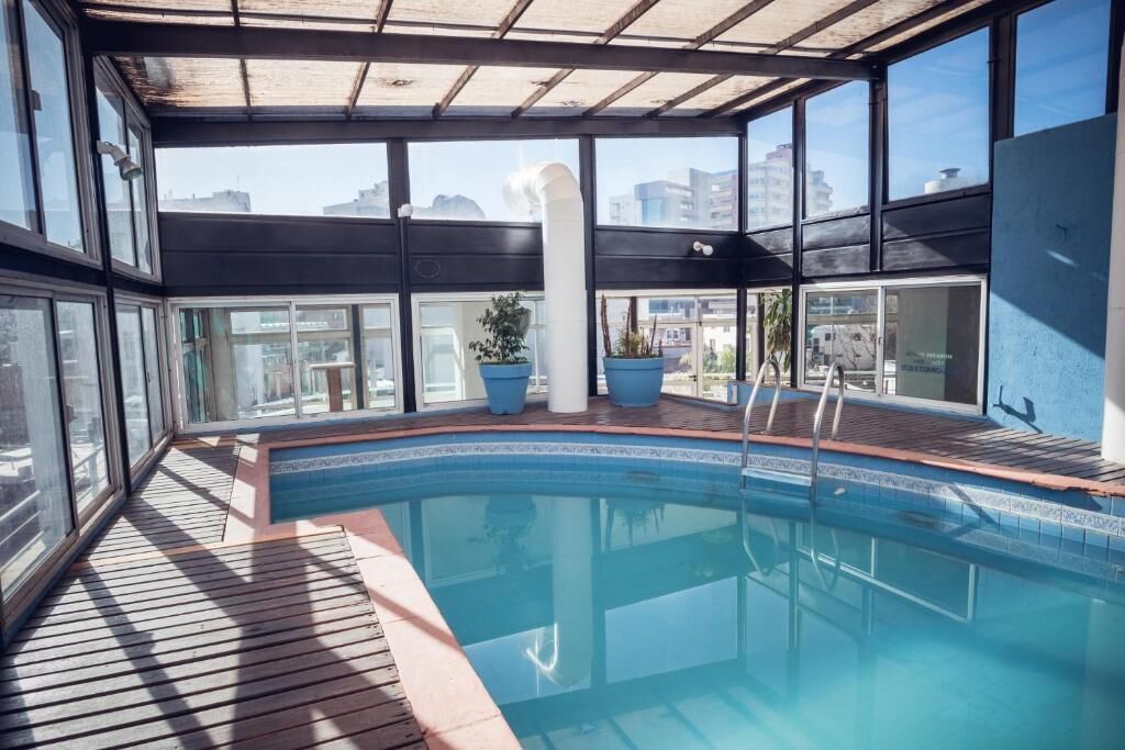 Una piscina techada