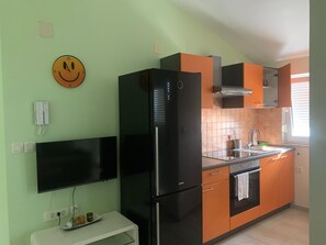 Kühlschrank, Mikrowelle, Geschirrspüler