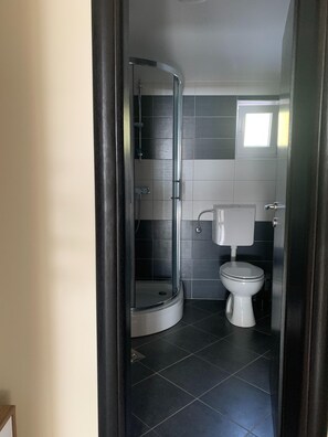 คลาสสิกอพาร์ทเมนท์, 2 ห้องนอน | ห้องน้ำ | ฝักบัว
