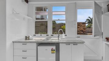 House, 3 Bedrooms, Balcony | Private kitchen | Fridge, microwave, oven, stovetop