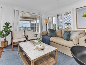 Casa, 3 habitaciones, balcón | Área de sala de estar