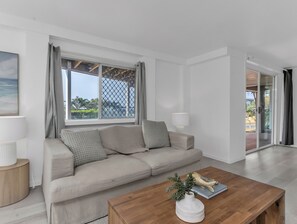 House, 3 Bedrooms, Balcony | Living area