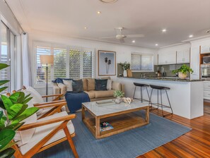 House, 3 Bedrooms, Balcony | Living area