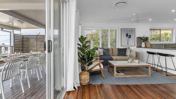 House, 3 Bedrooms, Balcony | Ruang tamu