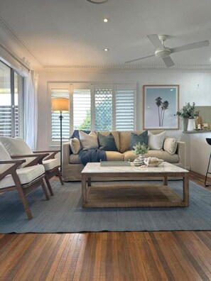 House, 3 Bedrooms, Balcony | Living area