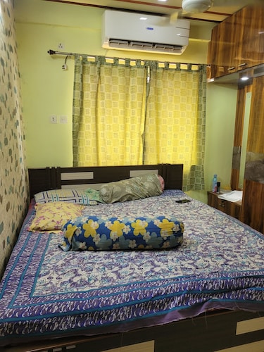 Elegant Spacious 2-bedroom AC Apartment balcony Kolkata Tollygunge~ pet friendly