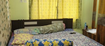 Elegant Spacious 2-bedroom AC Apartment balcony Kolkata Tollygunge~ pet friendly