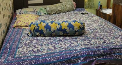 Elegant Spacious 2-bedroom AC Apartment balcony Kolkata Tollygunge~ pet friendly